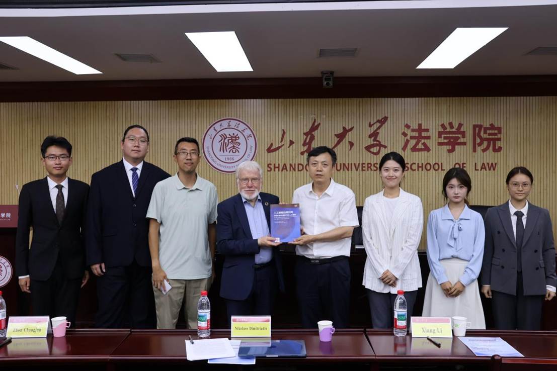 司徒博与荷兰足球甲级联赛官网翻译团队合影
